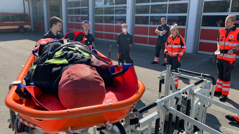 Auszubildende Notfallsanitäter zu Gast bei der Feuerwehr Weingarten